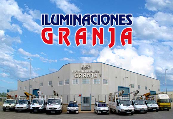 Nave de Iluminaciones Granja con su flota de furgonetas y plataformas aéreas
